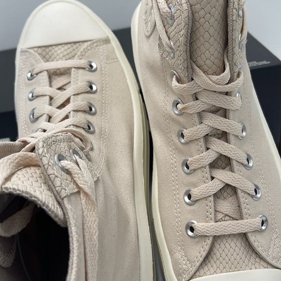 Converse Women's A12812C
CTAS MOVE HI
LIGHT DUNE/EGRET/PAPYRUS Sneakers Platform - Picture 13 of 16